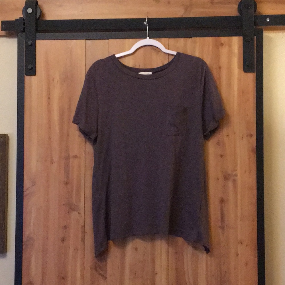 💜 NWOT Cute open back tee💜 - Picture 2 of 7